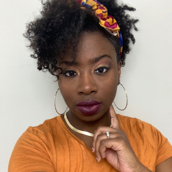 Meet your Posher, Gwenetta - Picture 2 of 3